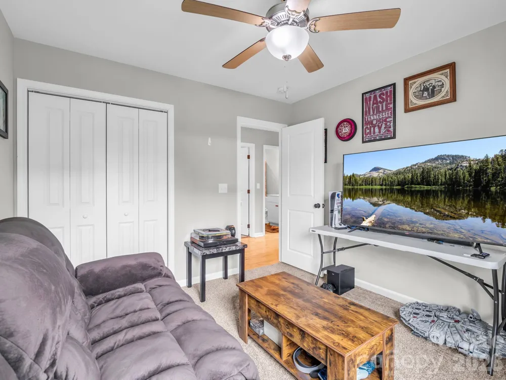 27 Busbee View Road Asheville, NC 28803