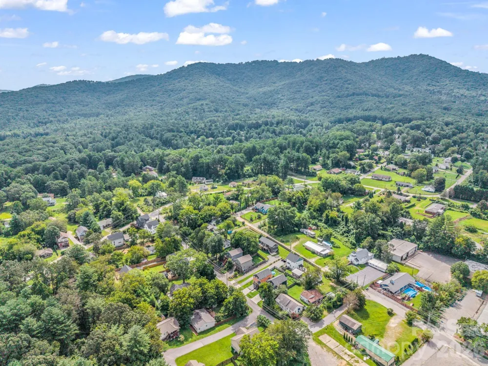 27 Busbee View Road Asheville, NC 28803