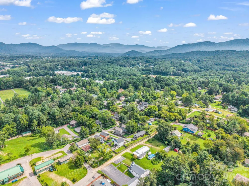 27 Busbee View Road Asheville, NC 28803