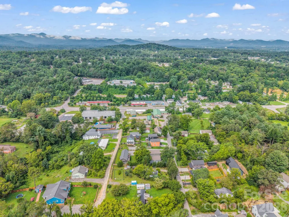 27 Busbee View Road Asheville, NC 28803