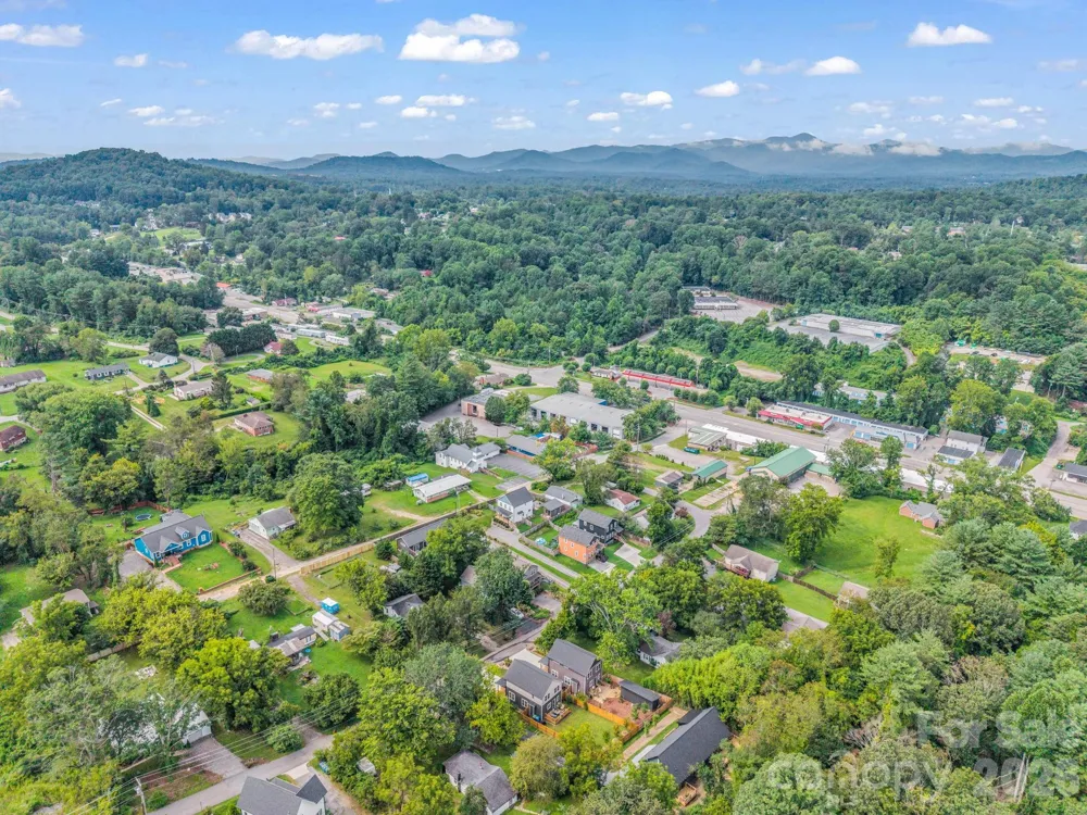 27 Busbee View Road Asheville, NC 28803