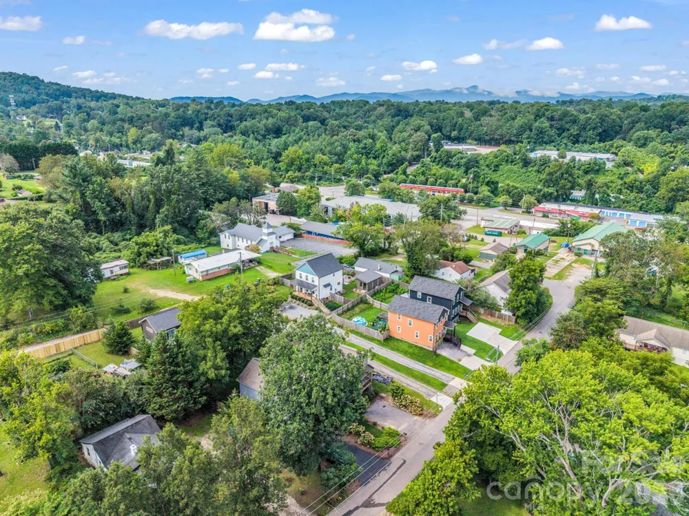 27 Busbee View Road Asheville, NC 28803