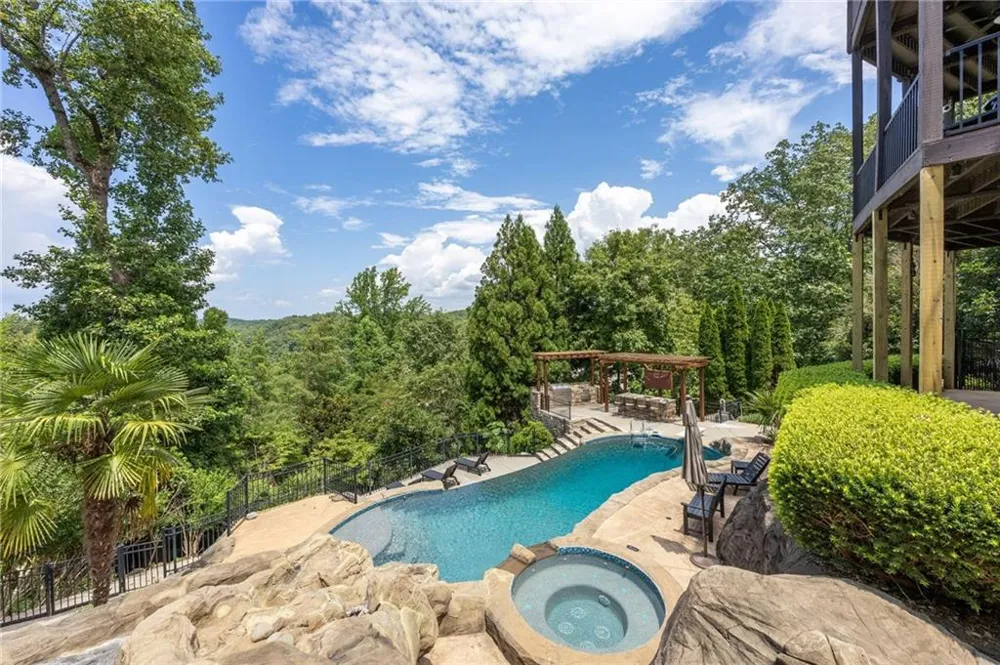 385 Pirkle Leake Road Dawsonville, GA 30534