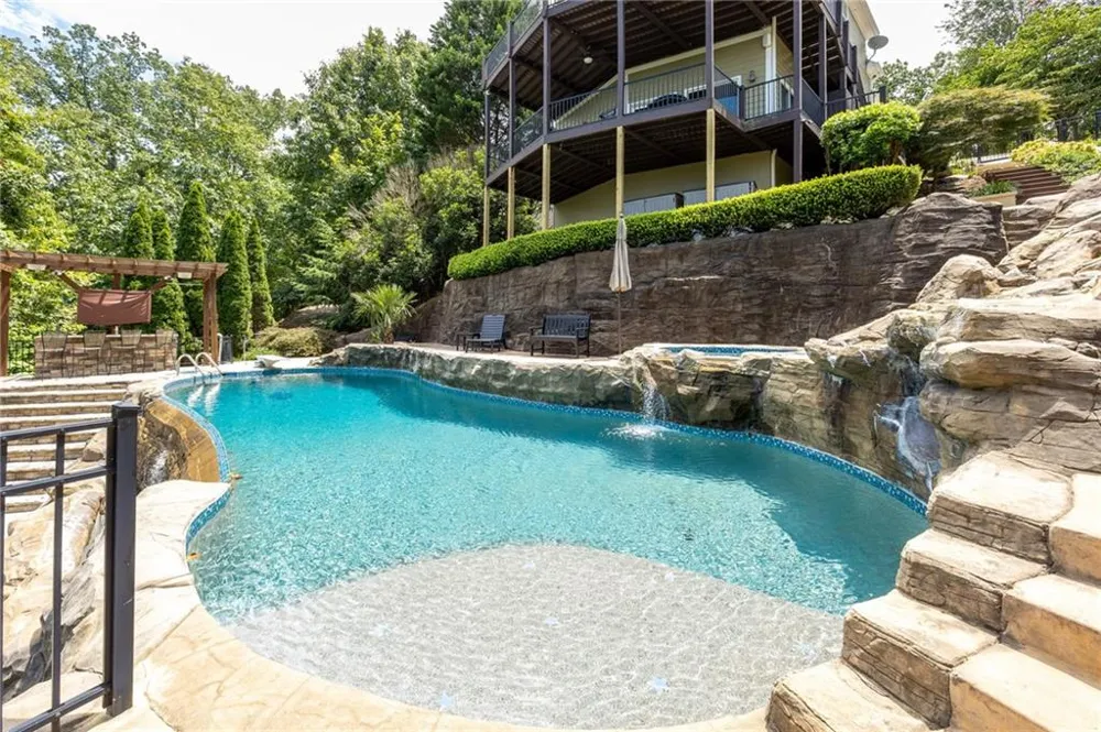 385 Pirkle Leake Road Dawsonville, GA 30534