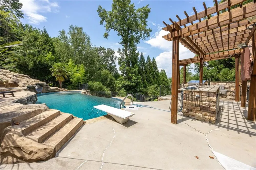 385 Pirkle Leake Road Dawsonville, GA 30534