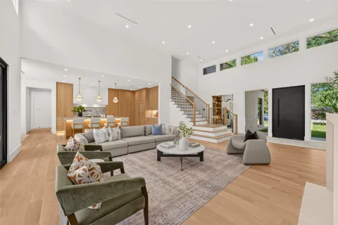 10815 Pinocchio Drive