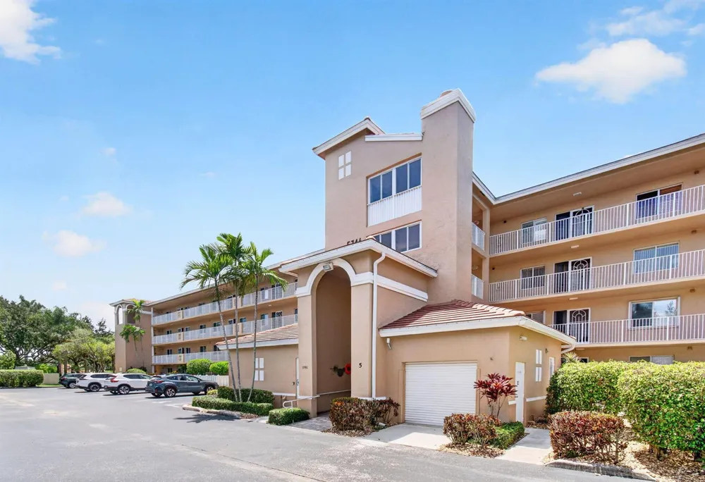 5746 CRYSTAL SHORES DRIVE #303 Boynton Beach, FL 33437