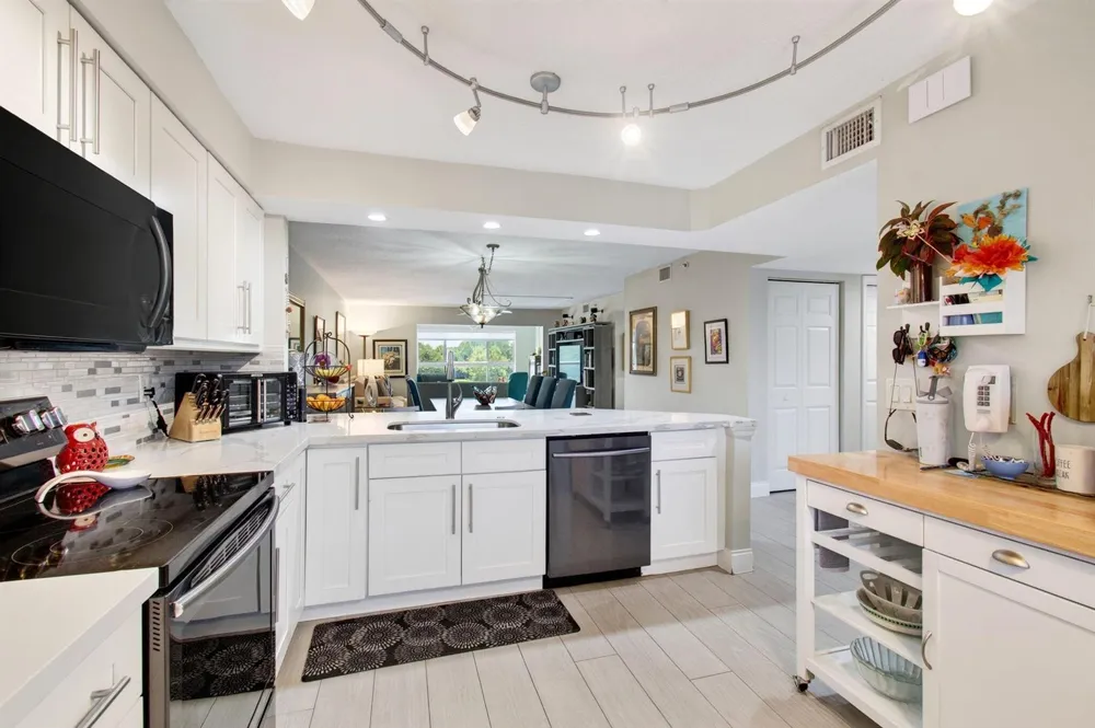 5746 CRYSTAL SHORES DRIVE #303 Boynton Beach, FL 33437