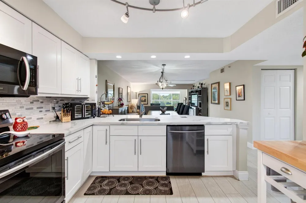 5746 CRYSTAL SHORES DRIVE #303 Boynton Beach, FL 33437