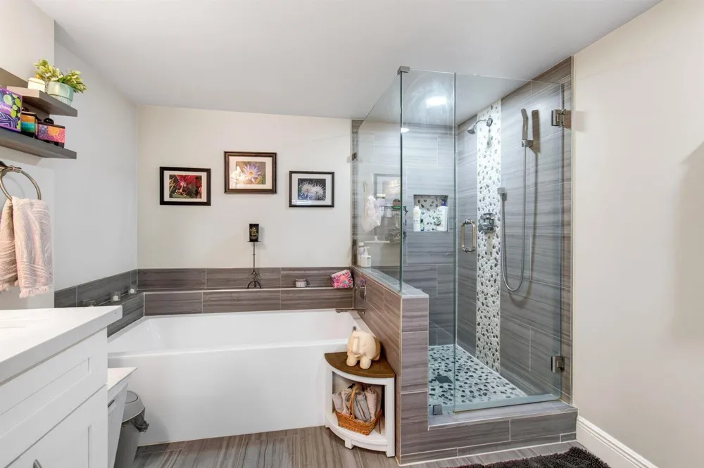 5746 CRYSTAL SHORES DRIVE #303 Boynton Beach, FL 33437