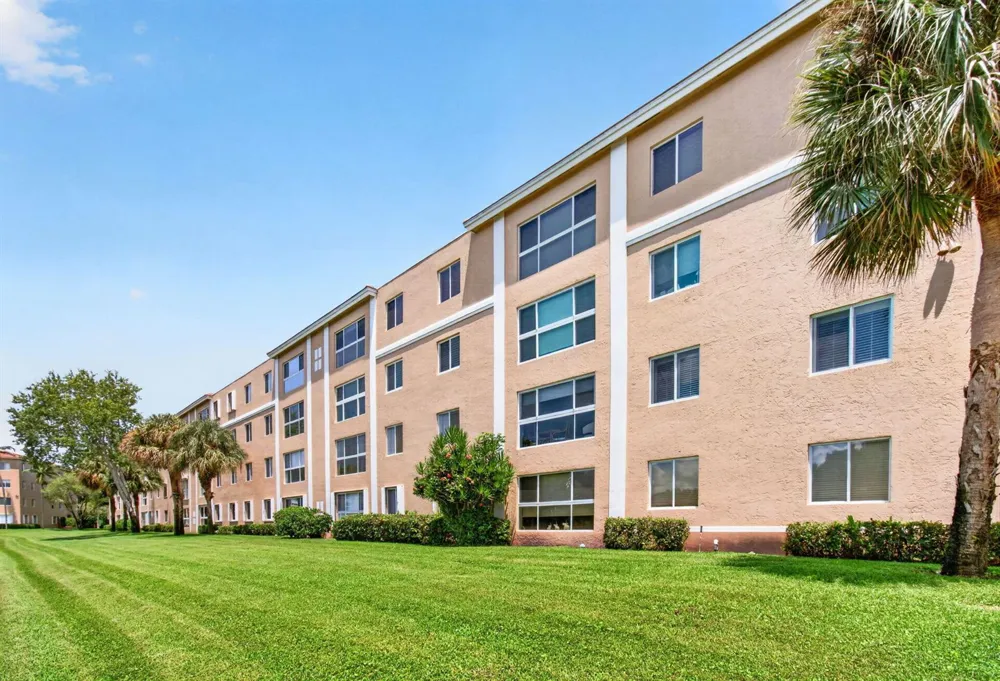 5746 CRYSTAL SHORES DRIVE #303 Boynton Beach, FL 33437