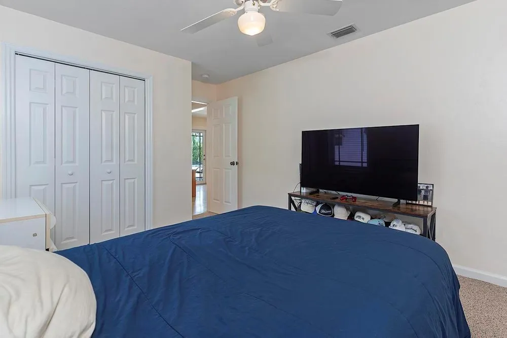 1106 Lakeside Drive 