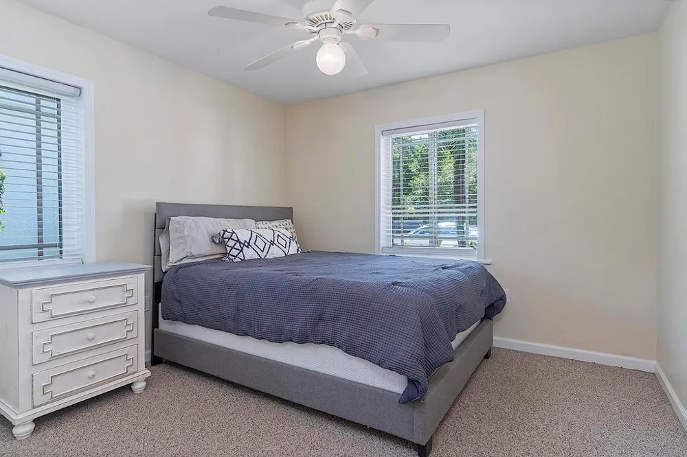 1106 Lakeside Drive 