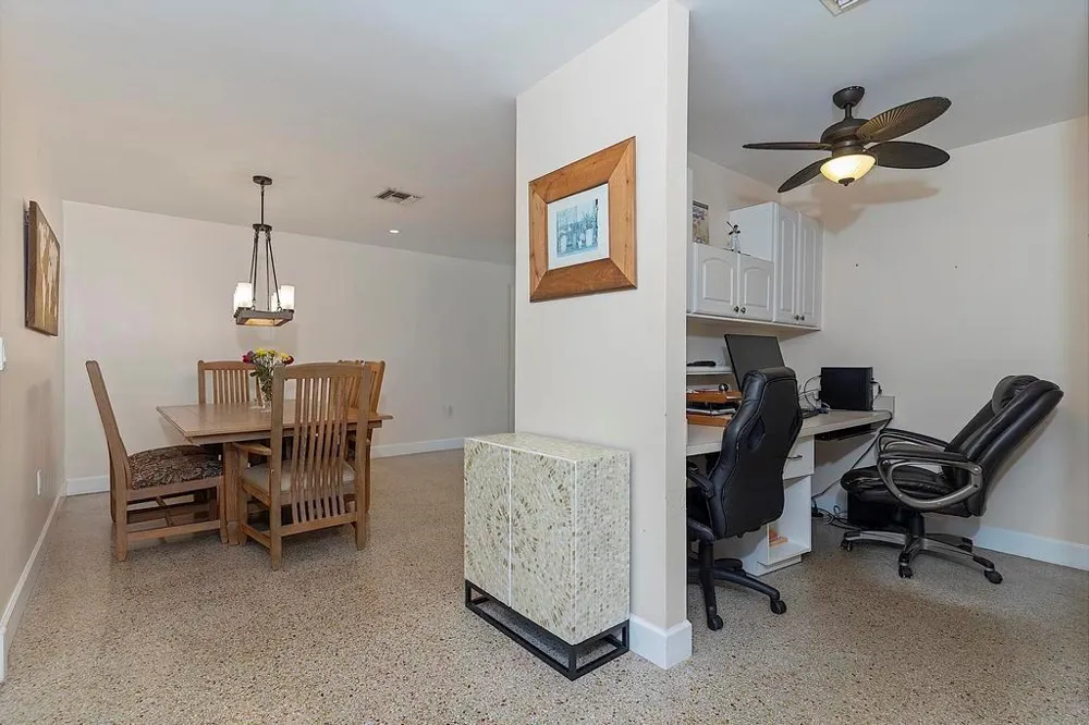 1106 Lakeside Drive 