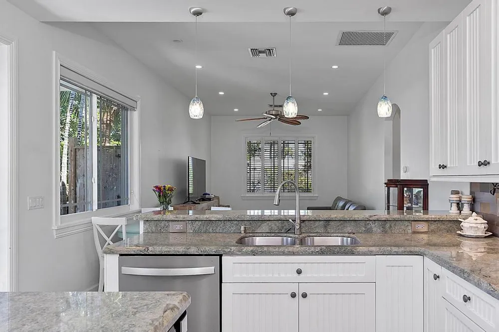 1106 Lakeside Drive 