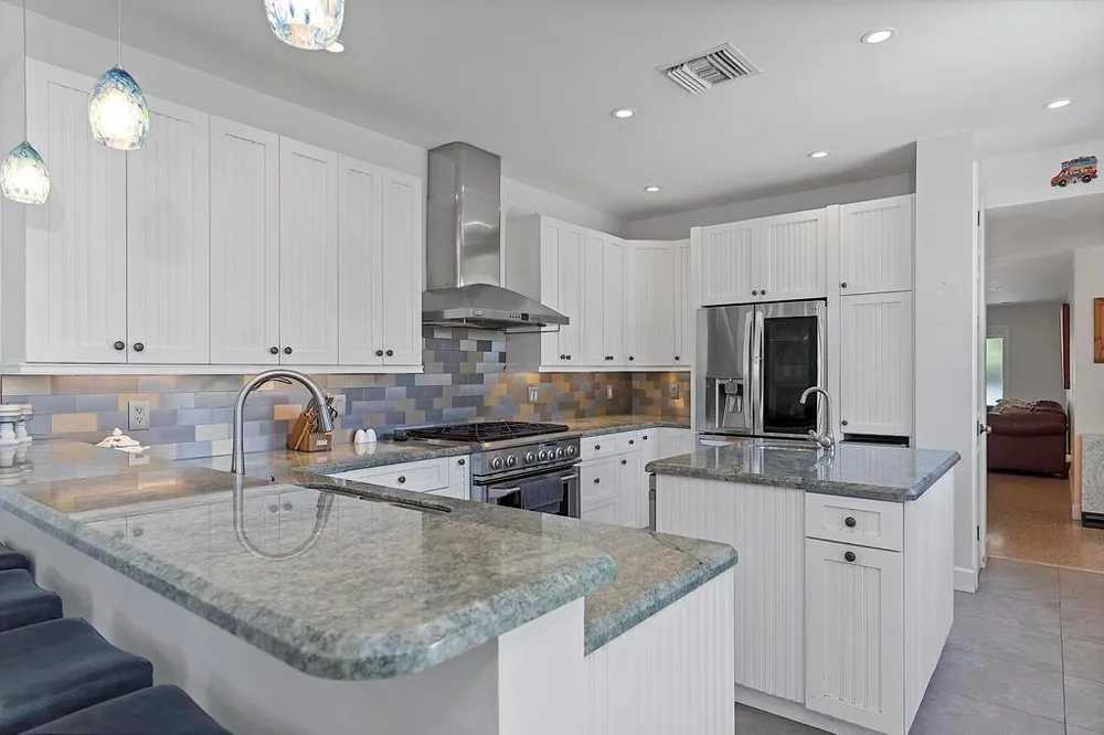 1106 Lakeside Drive 
