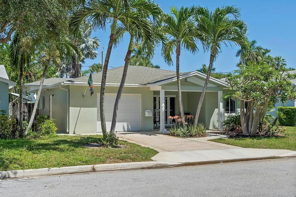 1106 Lakeside Drive 