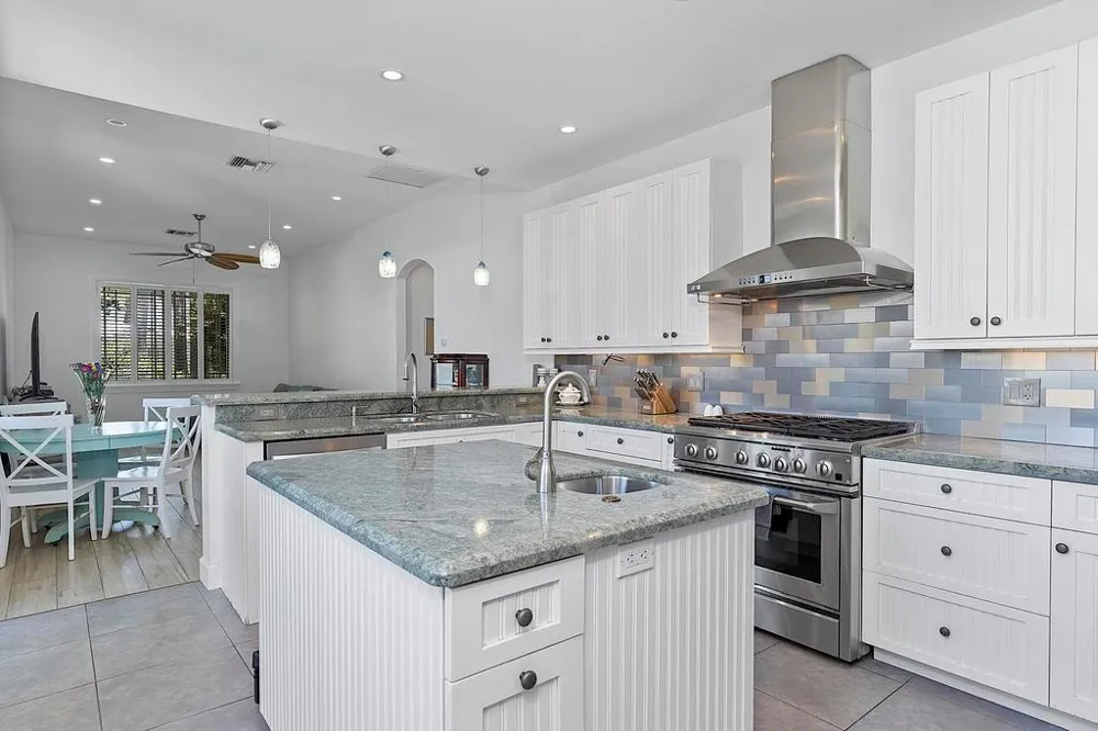 1106 Lakeside Drive 