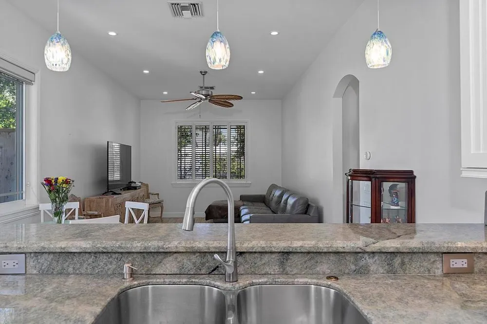 1106 Lakeside Drive 