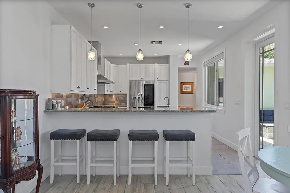 1106 Lakeside Drive 