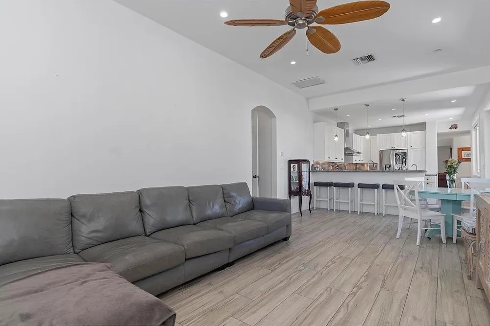 1106 Lakeside Drive 