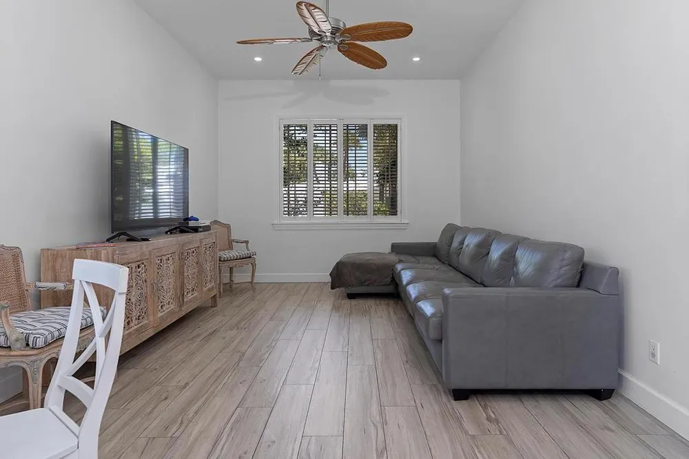 1106 Lakeside Drive 