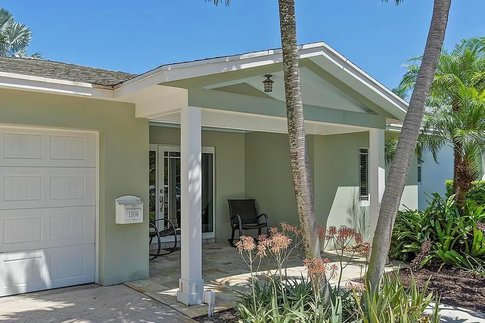 1106 Lakeside Drive 