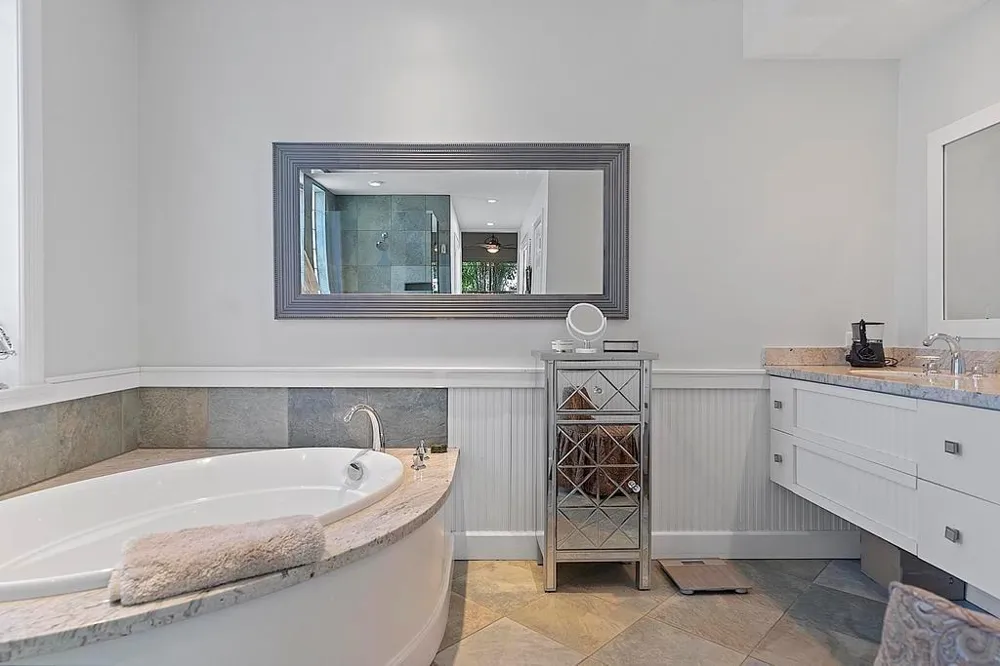 1106 Lakeside Drive 