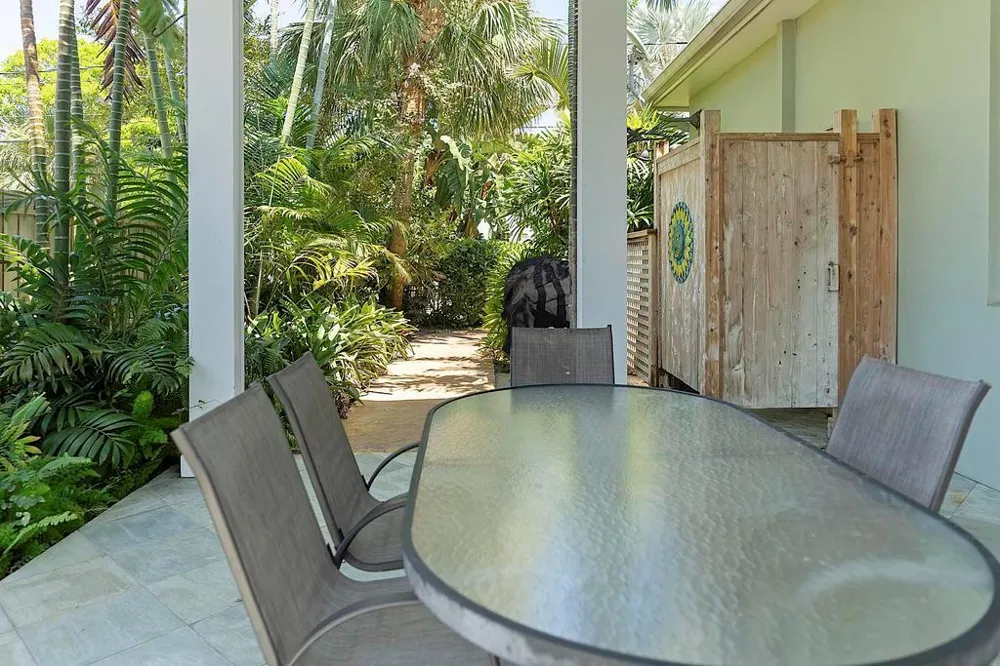 1106 Lakeside Drive 