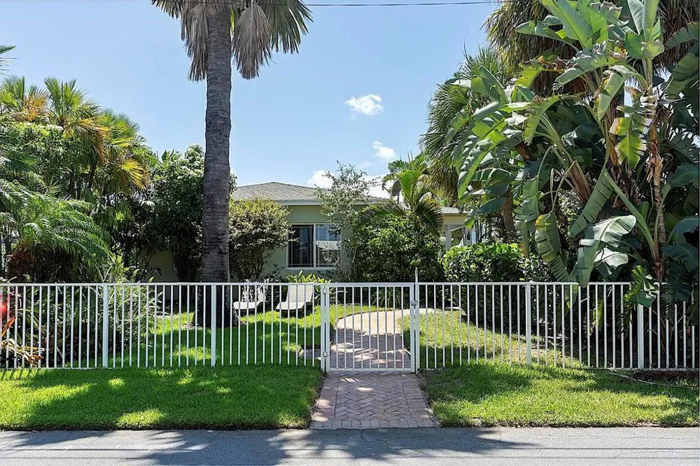 1106 Lakeside Drive 