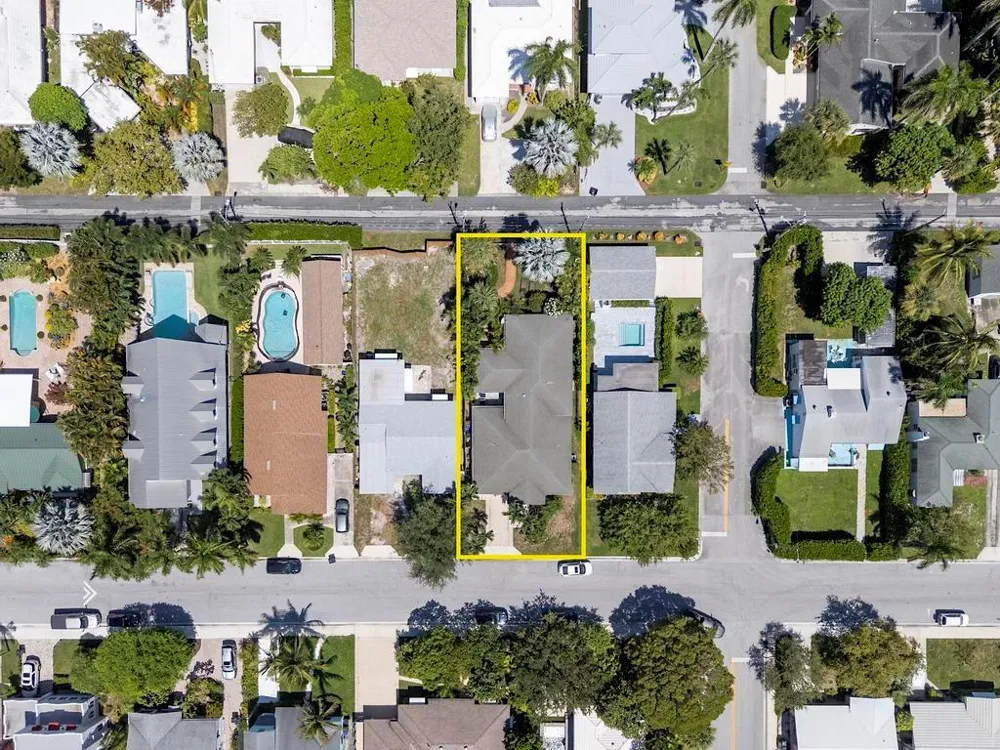 1106 Lakeside Drive 