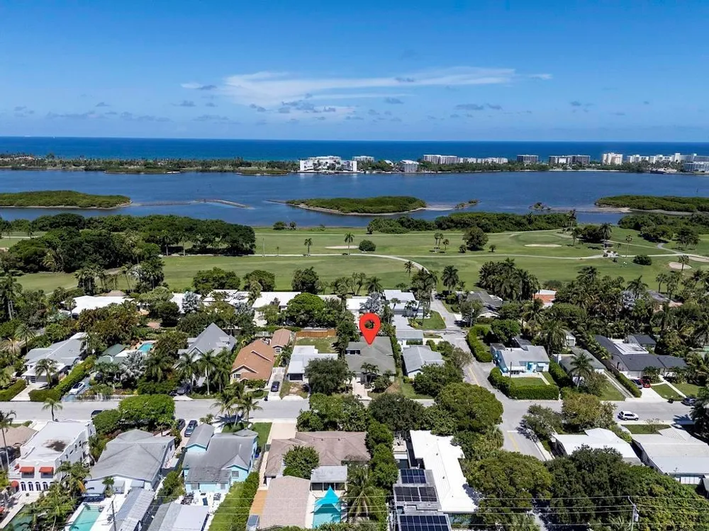 1106 Lakeside Drive 