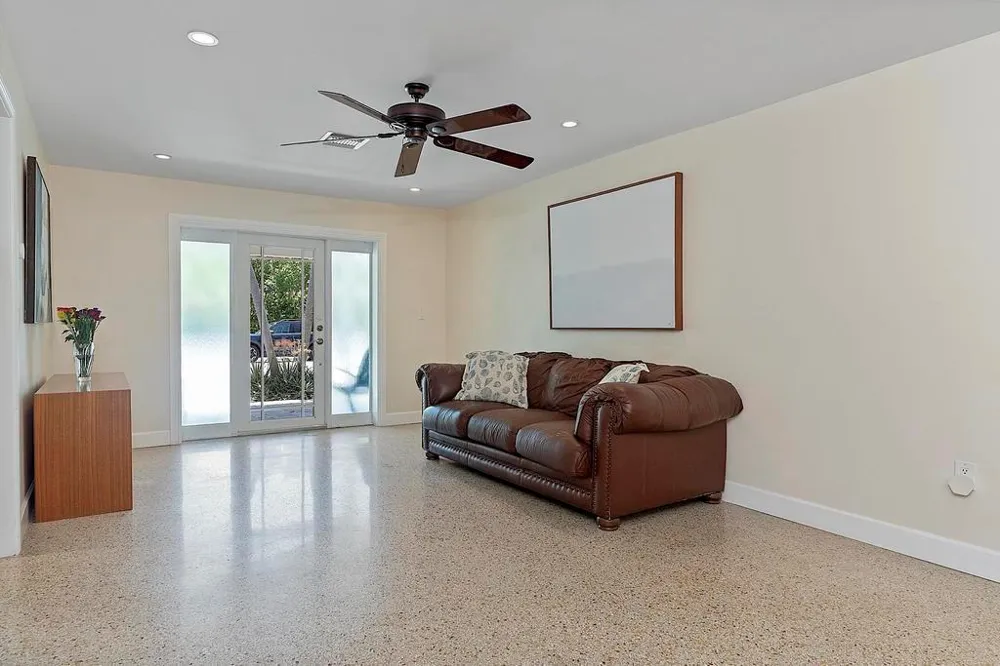 1106 Lakeside Drive 