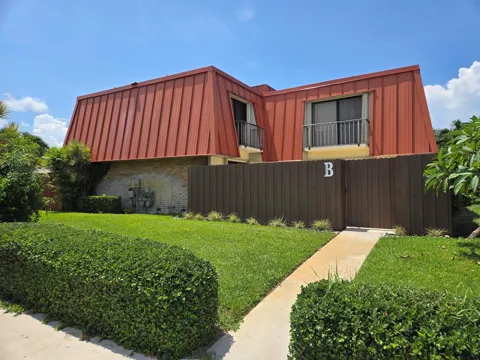 3232 MERIDIAN WAY #B
