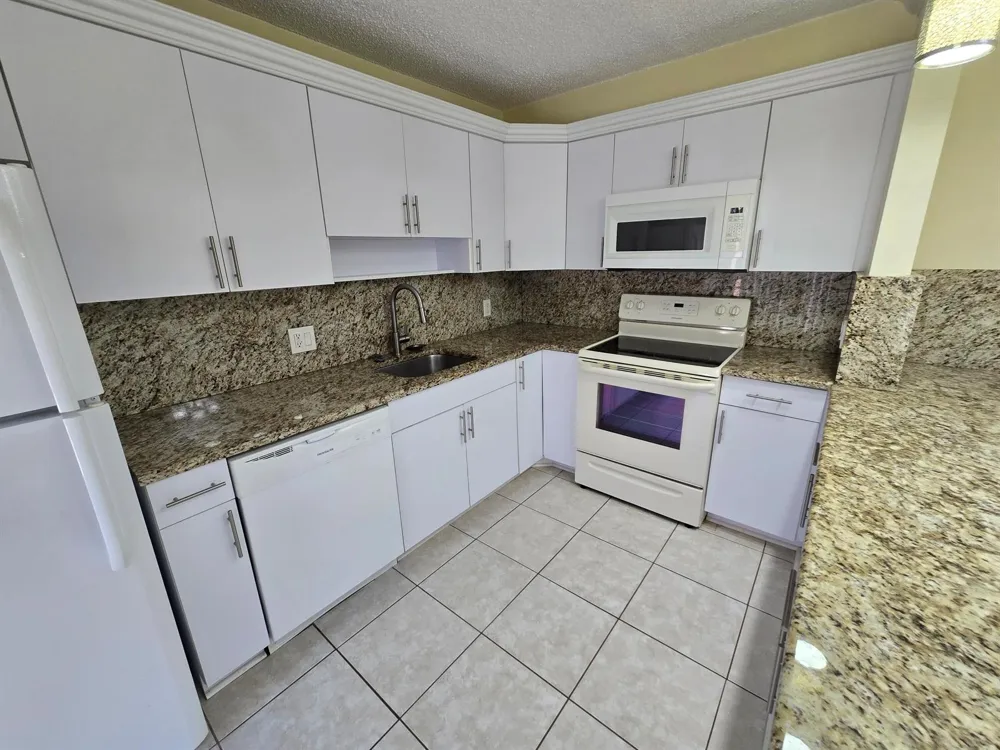 3232 MERIDIAN WAY #B Palm Beach Gardens, FL 33410