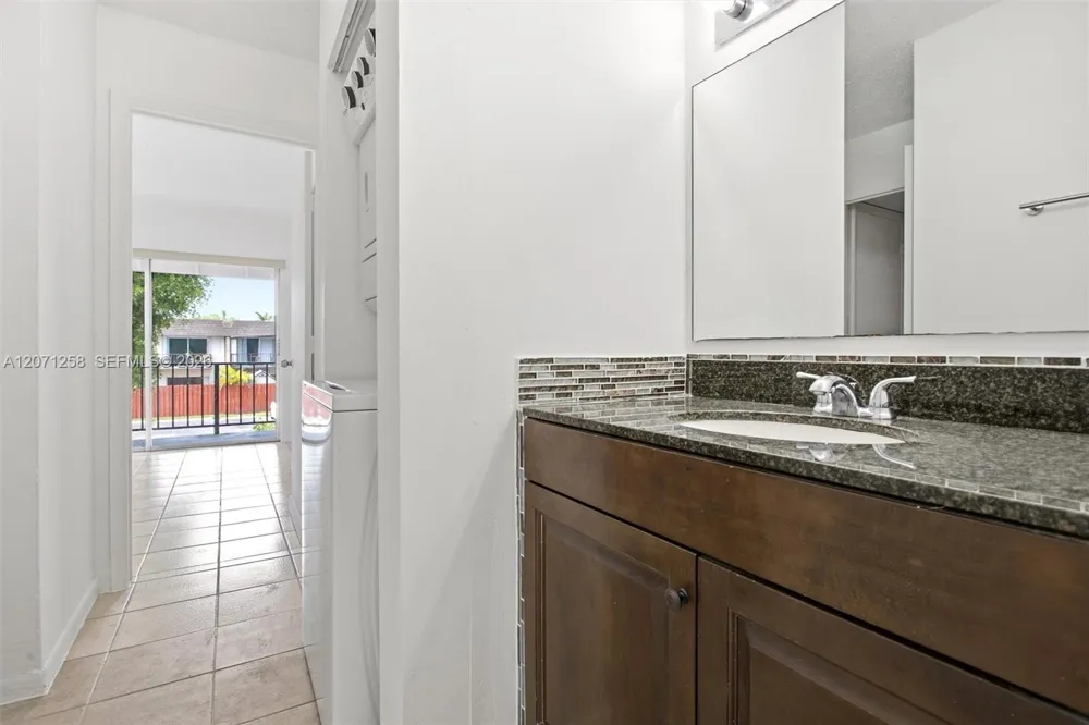 810 SW 129th Pl #209 Miami, FL 33184