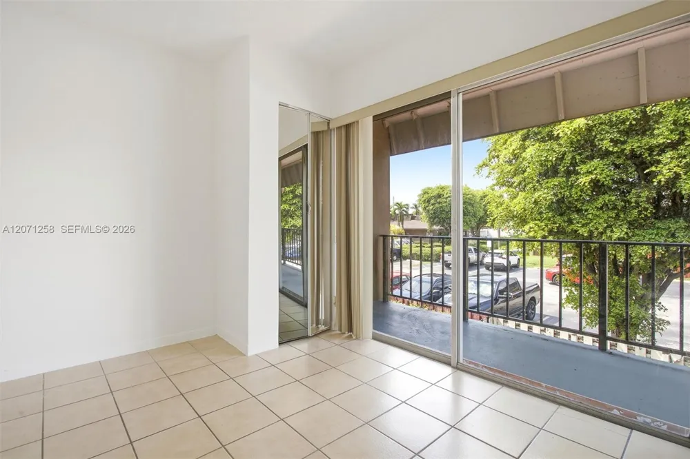 810 SW 129th Pl #209 Miami, FL 33184