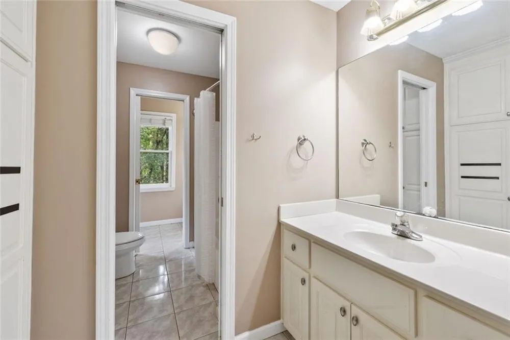 395 Amberbrook Circle Grayson, GA 30017