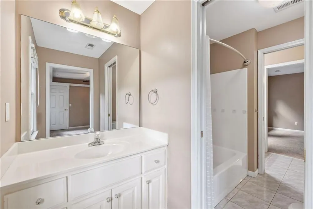 395 Amberbrook Circle Grayson, GA 30017