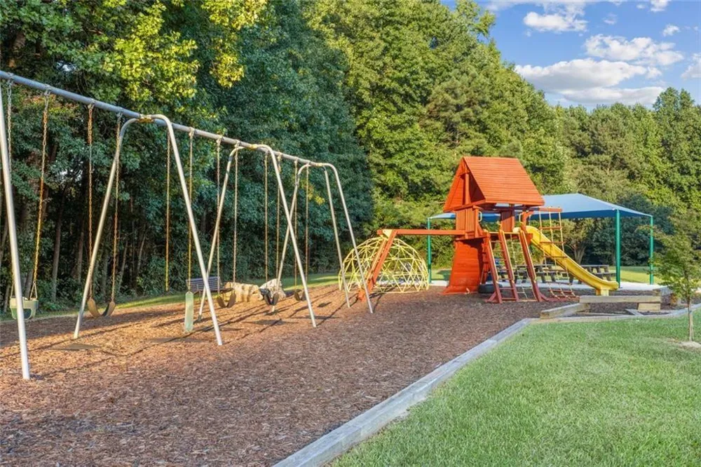 395 Amberbrook Circle Grayson, GA 30017