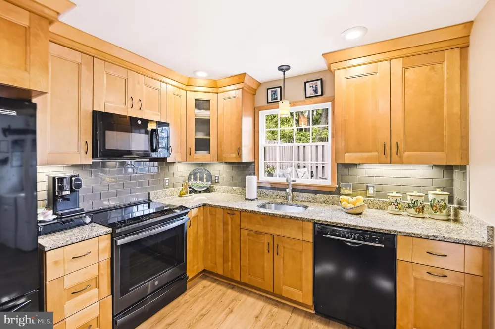 124 BROOKFIELD DRIVE Macungie, PA 18062