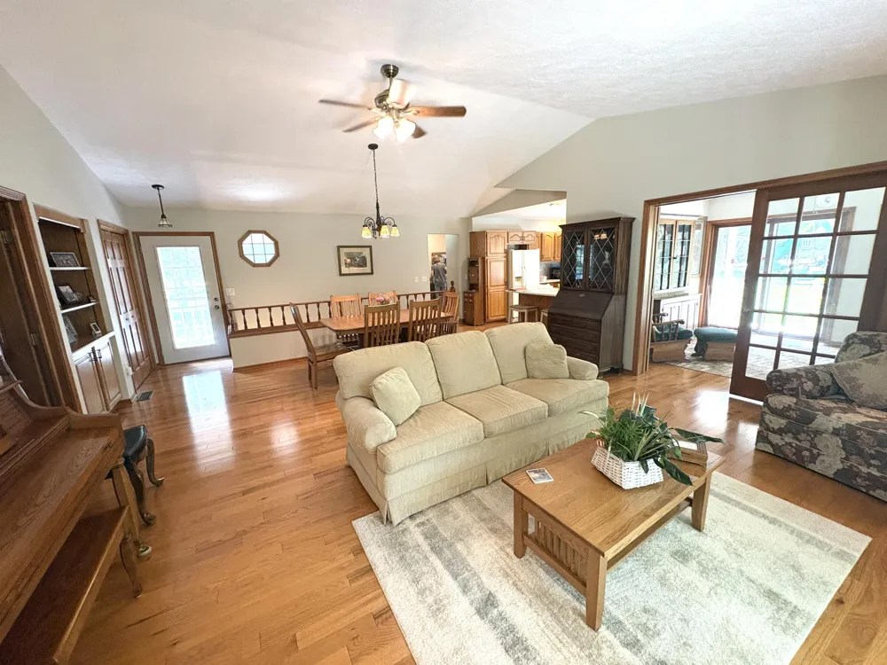 4729 Kenowa Avenue SW Grandville, MI 49418