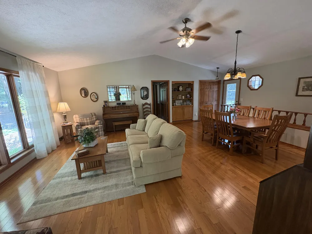 4729 Kenowa Avenue SW Grandville, MI 49418