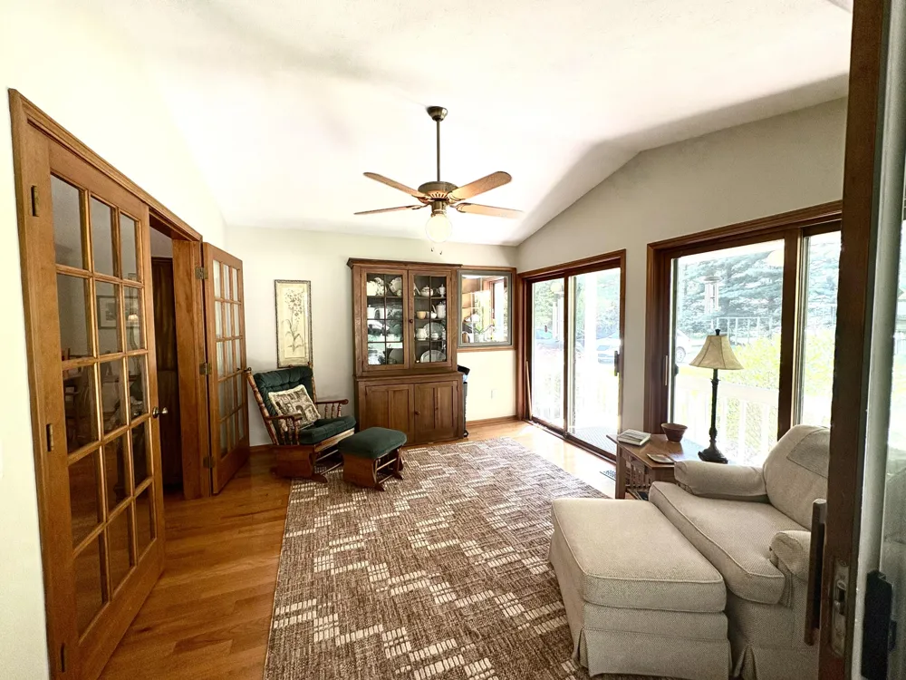 4729 Kenowa Avenue SW Grandville, MI 49418