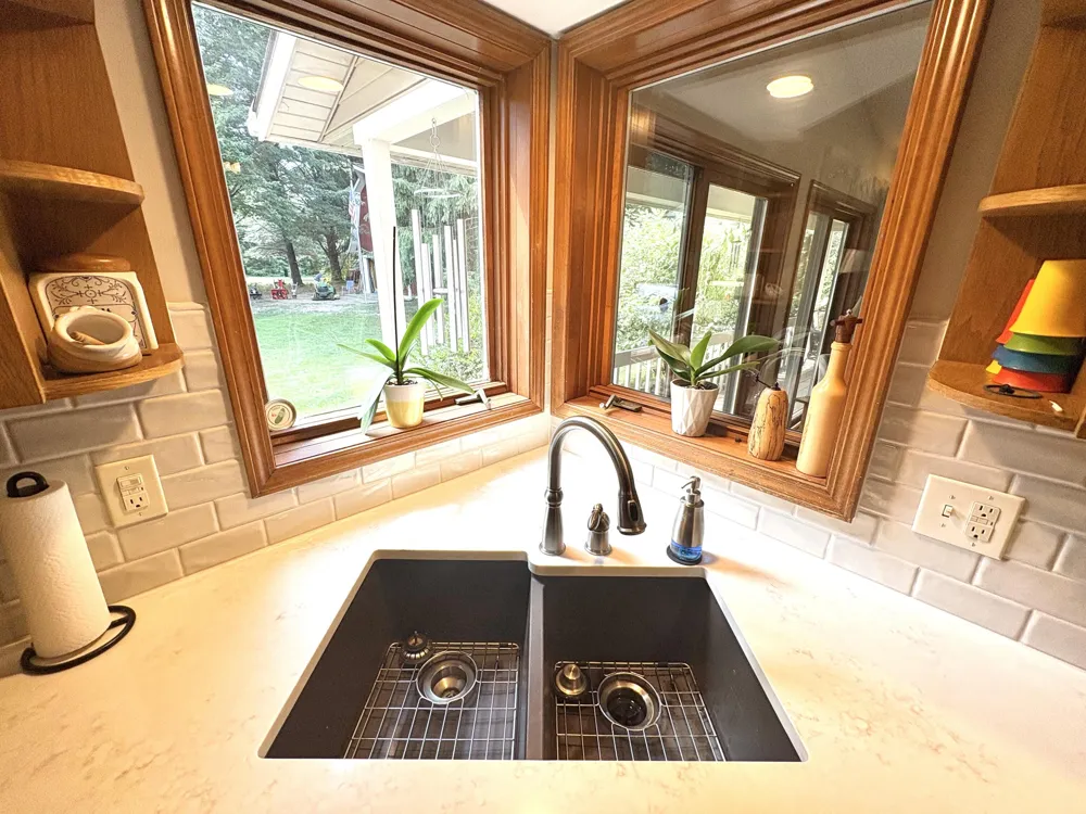 4729 Kenowa Avenue SW Grandville, MI 49418
