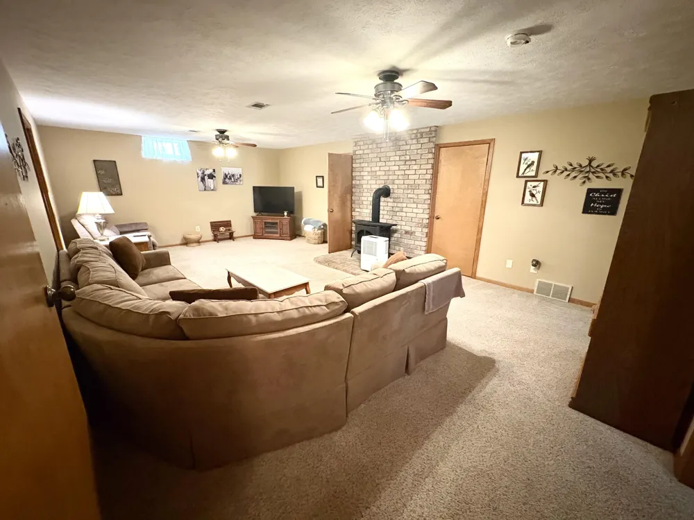 4729 Kenowa Avenue SW Grandville, MI 49418