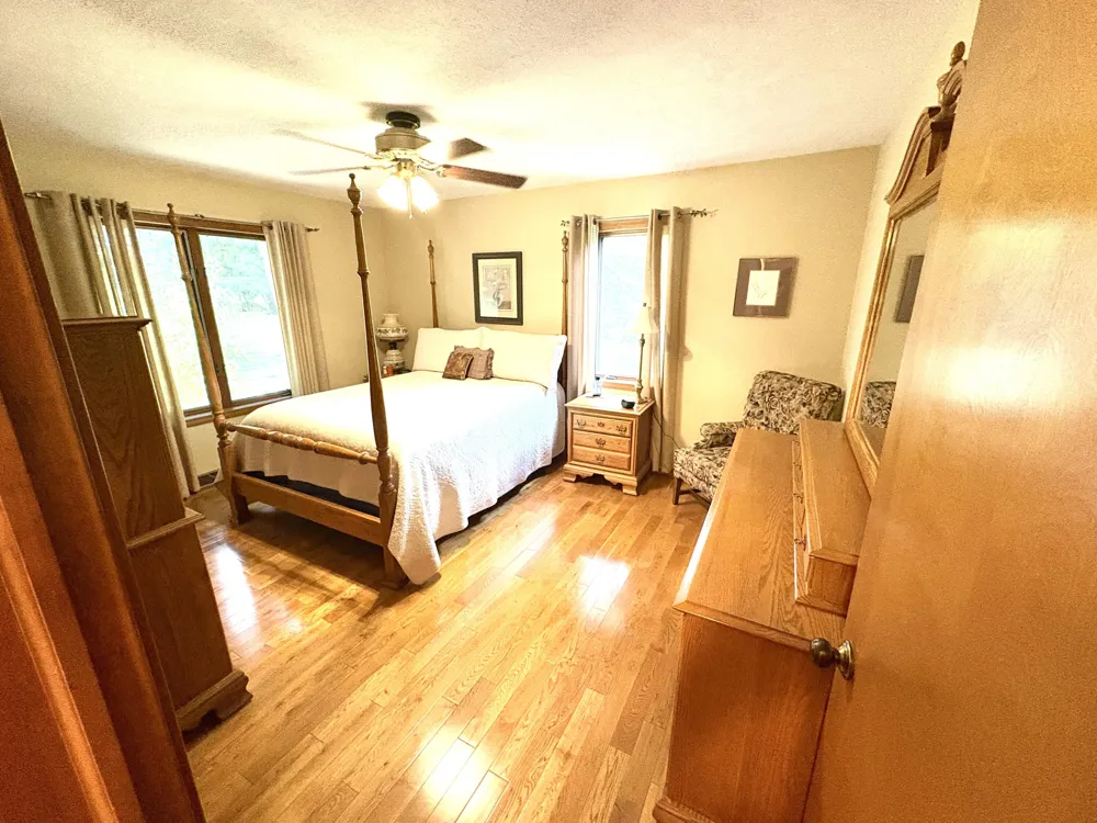 4729 Kenowa Avenue SW Grandville, MI 49418