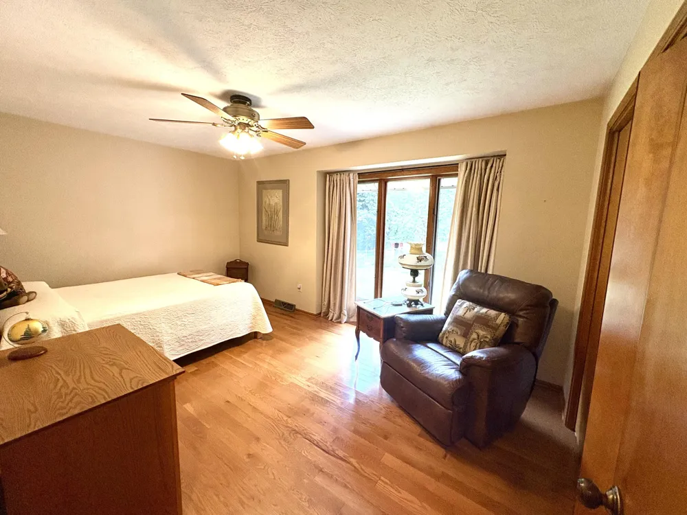 4729 Kenowa Avenue SW Grandville, MI 49418
