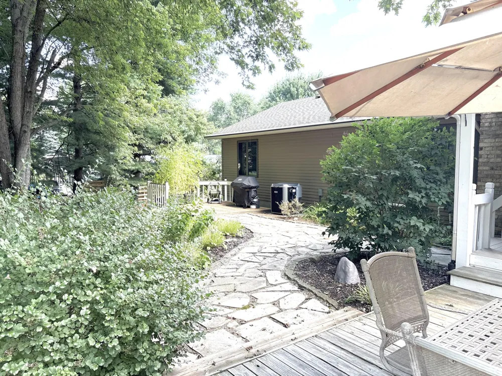 4729 Kenowa Avenue SW Grandville, MI 49418
