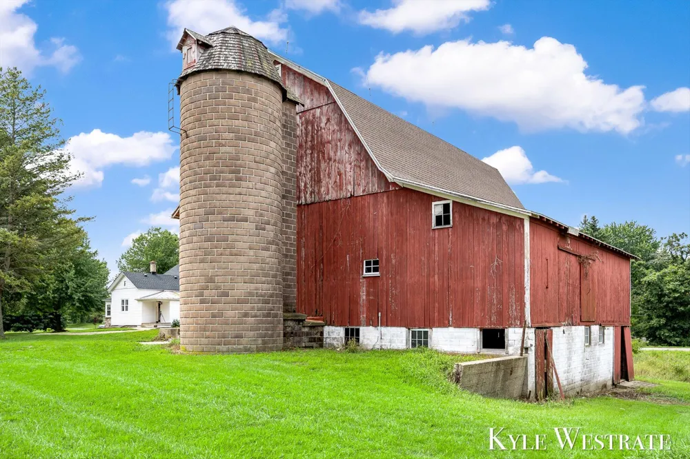 6411 11 Mile Road NE Rockford, MI 49341